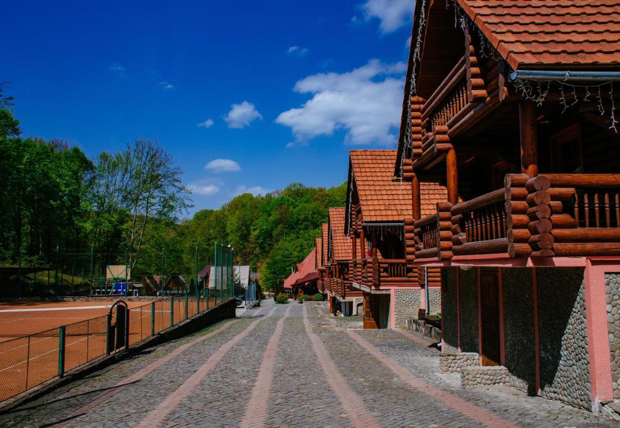Toursit Complex Polyana Kvasova Hotel Exterior foto